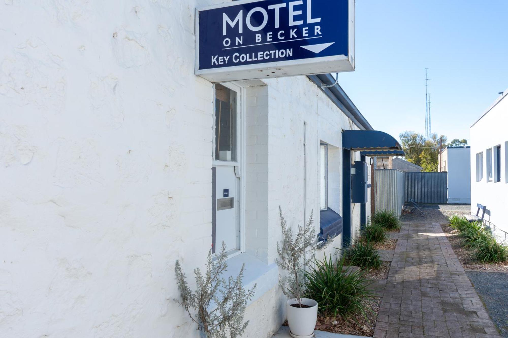 Motel On Becker Tintinara Exterior foto